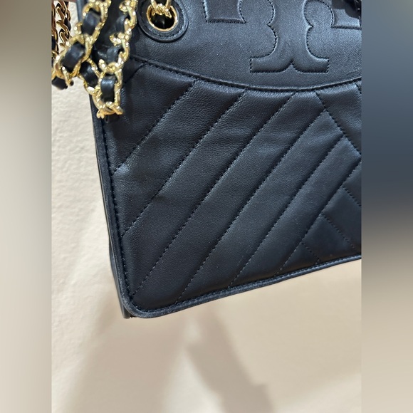 Tory Burch small classic one flap gold chain crossbody/ shoulder bag - Picture 2 of 16